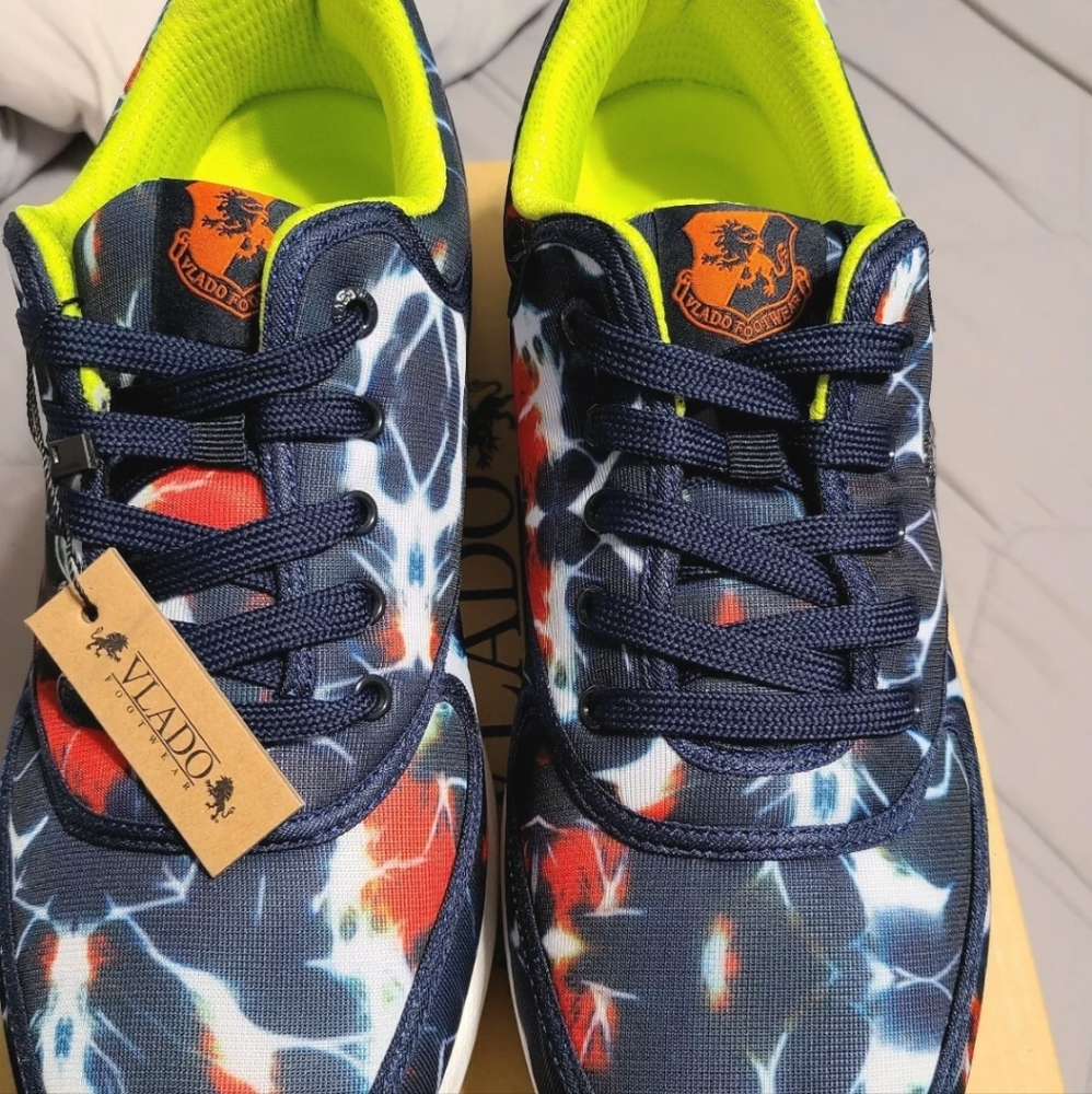 Vlado Name: Arik Item: (Size 10.5 USA) Color: Navy Multi, nwt